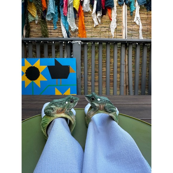 Frog Napkin Rings, Green Carved Wood Look, Set of 2, Table Decor, vintage - Picture 4 of 6